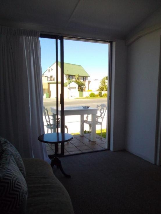 Breeze Inn Guesthouse Kidd's Beach Ruang foto